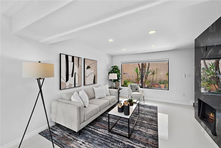 1100 E 4th Street E, Long Beach, California 90802