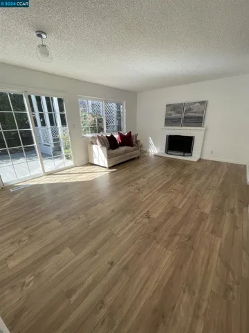 457 Falcon Way, Hercules, California 94547