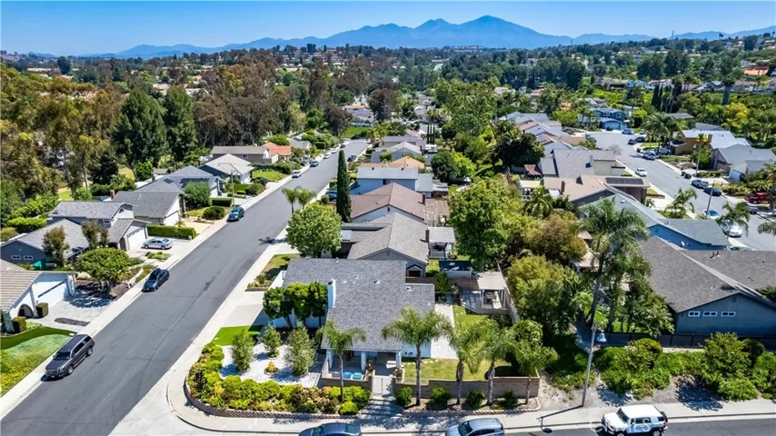 27672 Nopales, Mission Viejo, California 92692