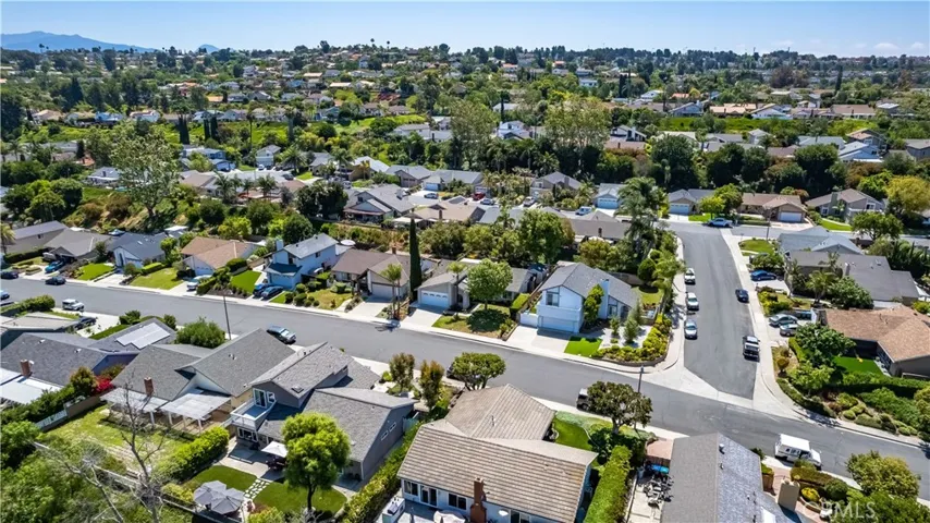 27672 Nopales, Mission Viejo, California 92692