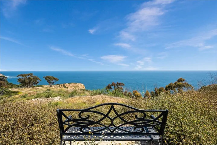 2 W Pomegranate Road, Rancho Palos Verdes, California 90275