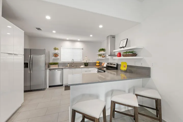 Eat-In Kitchen with Counter Bar