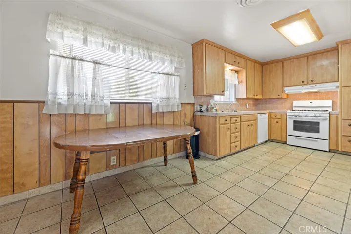 415 E Sandra Avenue, Tulare, California 93274