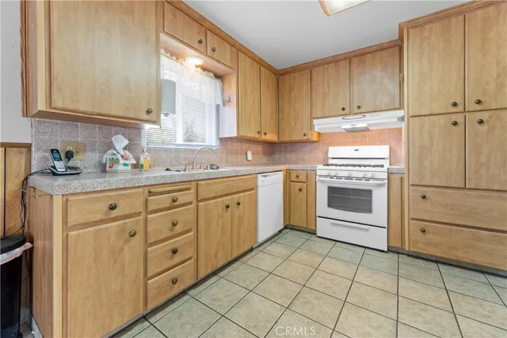 415 E Sandra Avenue, Tulare, California 93274