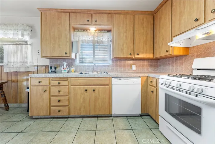 415 E Sandra Avenue, Tulare, California 93274