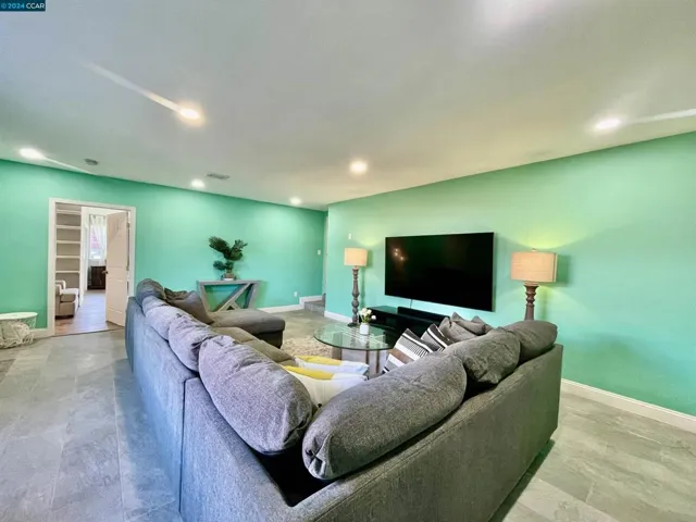 6124 Madison Ave, Carmichael, California 95608
