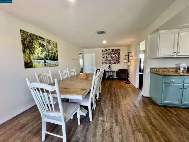 6124 Madison Ave, Carmichael, California 95608