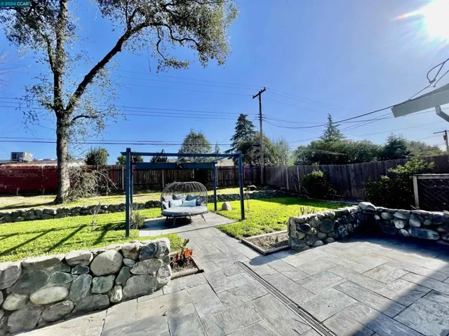 6124 Madison Ave, Carmichael, California 95608