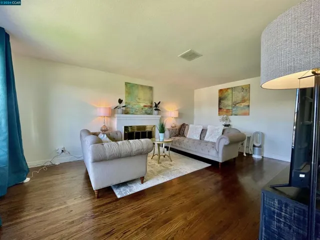 6124 Madison Ave, Carmichael, California 95608