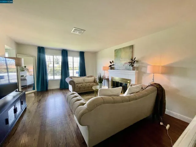 6124 Madison Ave, Carmichael, California 95608