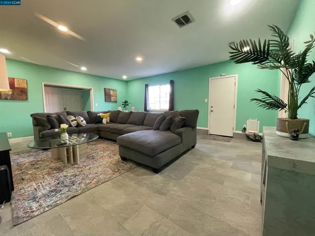 6124 Madison Ave, Carmichael, California 95608