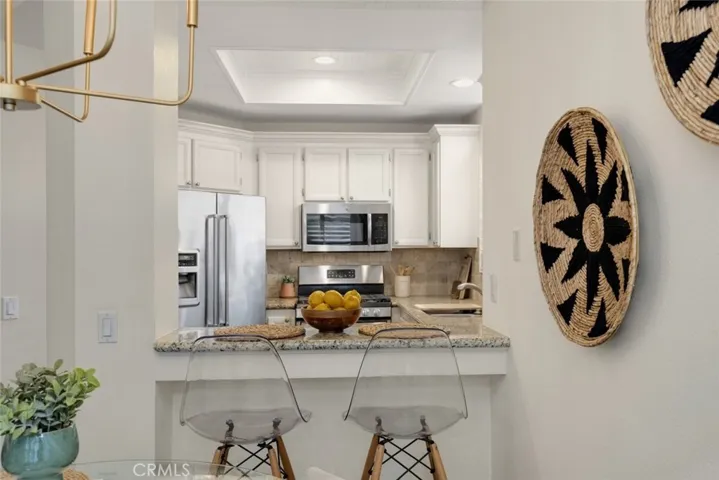 Bar top between kitchen and dining room