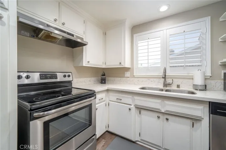 Stove & Sink