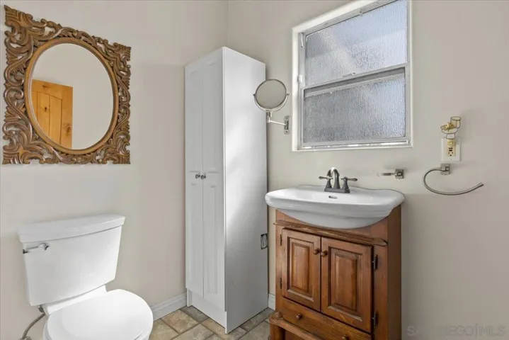 1/2 bath off of the laundry room