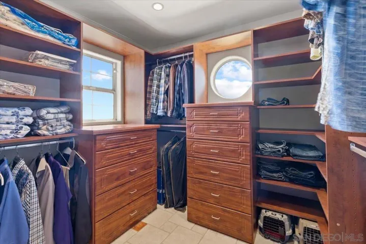 Walk-in Closet