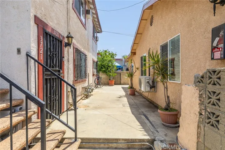 The breezeway between the two buildings at 3723 East 5th Street