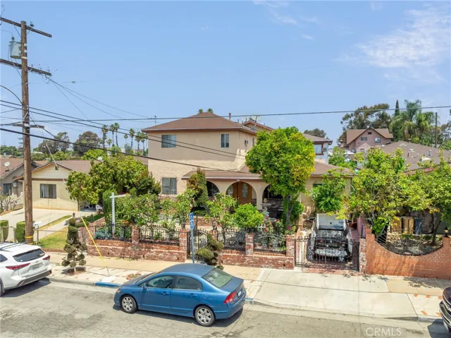 3723 East 5th Street boasts a central location