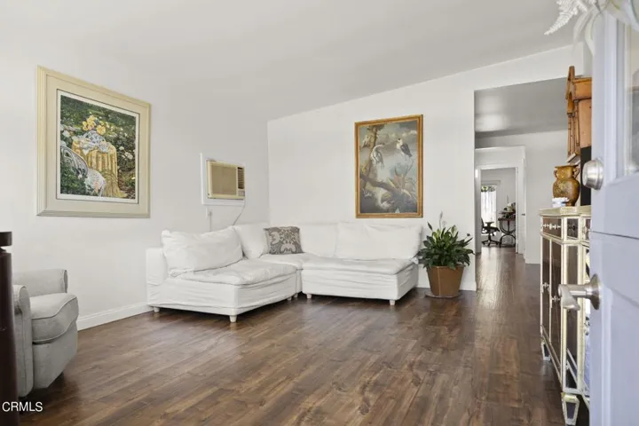 8-web-or-mls-UpmarketMedia_1242Anita-24