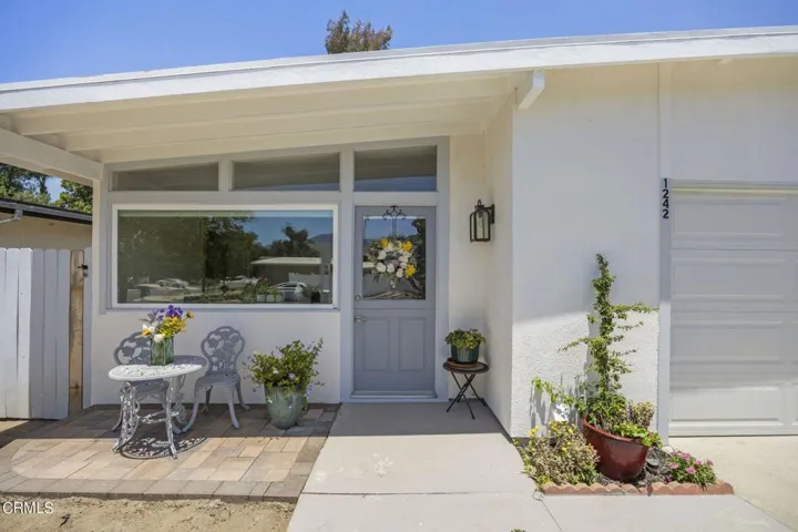 6-web-or-mls-UpmarketMedia_1242Anita-17