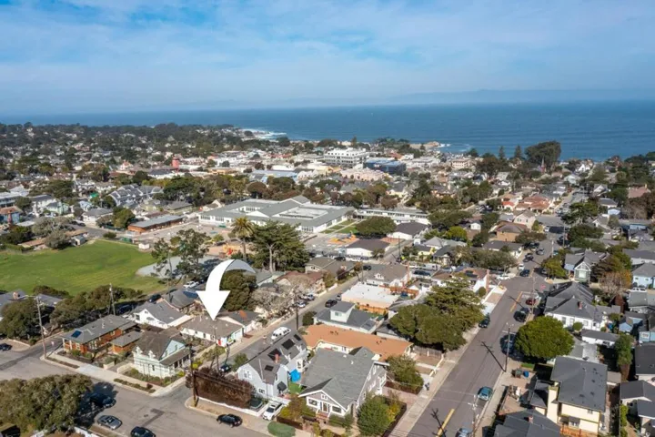 516 12th Street, Pacific Grove, California 93950