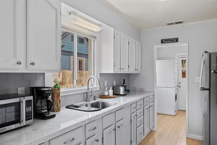516 12th Street, Pacific Grove, California 93950