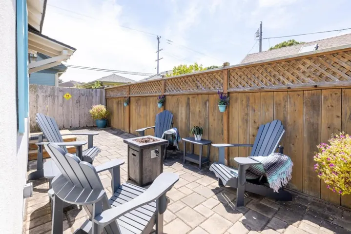 516 12th Street, Pacific Grove, California 93950