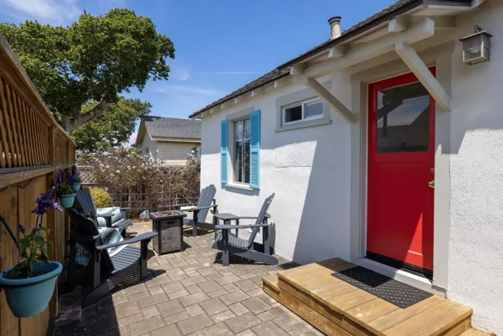 516 12th Street, Pacific Grove, California 93950