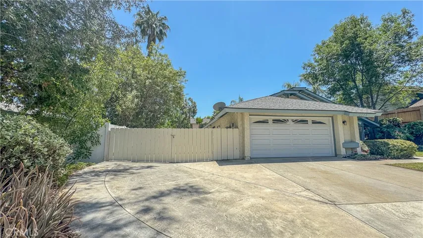 2210 Black Oak Place, Riverside, California 92506