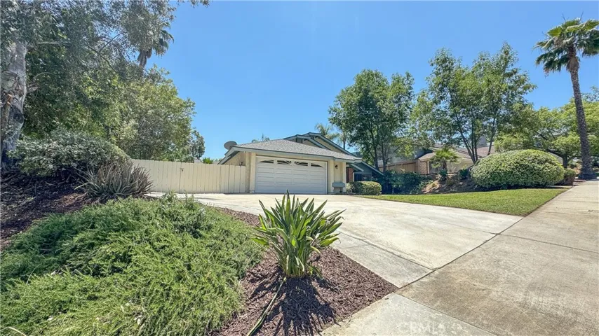 2210 Black Oak Place, Riverside, California 92506