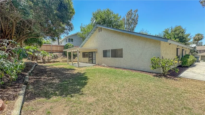 2210 Black Oak Place, Riverside, California 92506