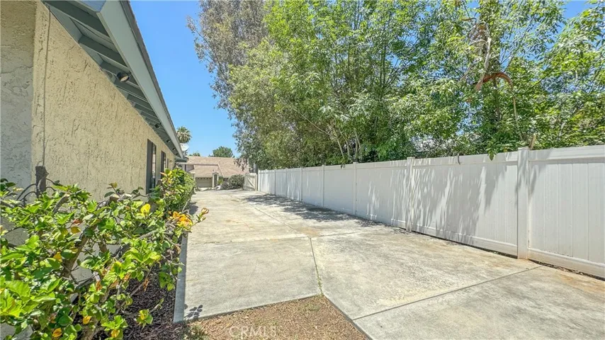 2210 Black Oak Place, Riverside, California 92506