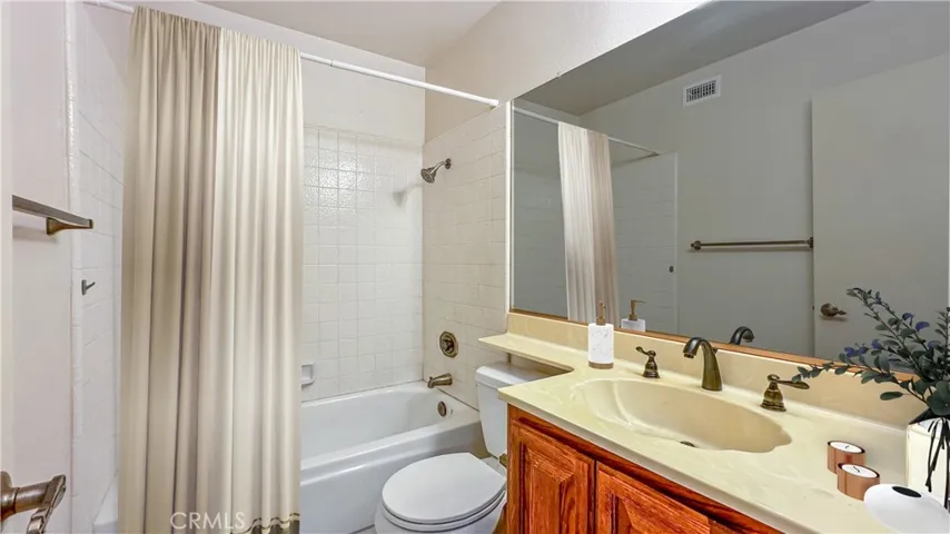 2210 Black Oak Place, Riverside, California 92506