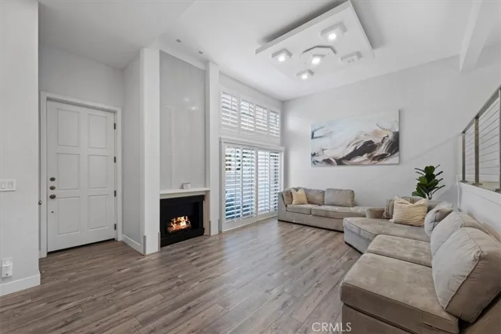 22243 1/4 Erwin St., Woodland Hills, California 91367