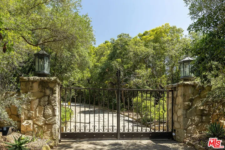 Gate