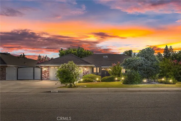 5701 Oakleaf Street, Bakersfield, California 93308