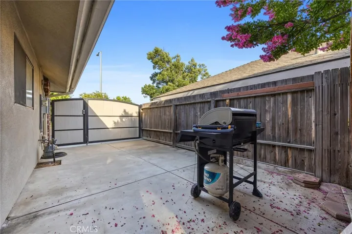 5701 Oakleaf Street, Bakersfield, California 93308