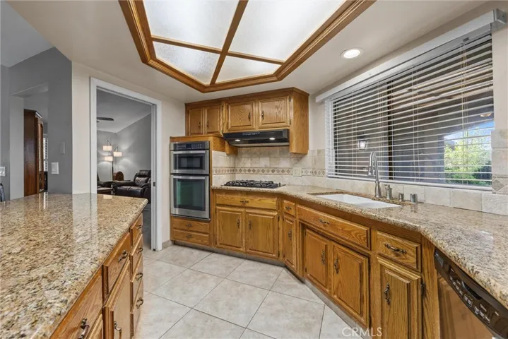5701 Oakleaf Street, Bakersfield, California 93308