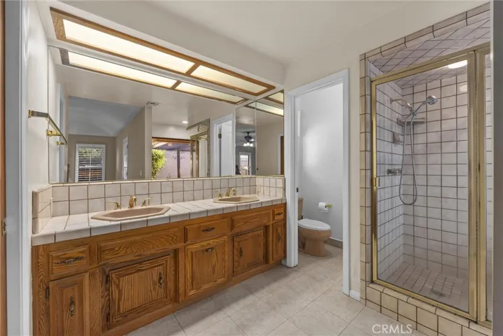 5701 Oakleaf Street, Bakersfield, California 93308