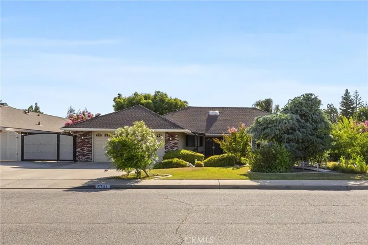5701 Oakleaf Street, Bakersfield, California 93308