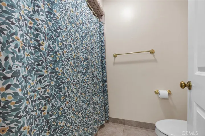 5701 Oakleaf Street, Bakersfield, California 93308