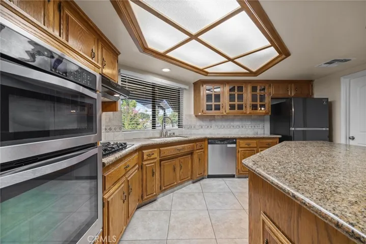 5701 Oakleaf Street, Bakersfield, California 93308