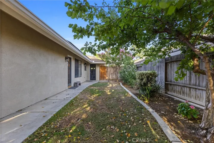 5701 Oakleaf Street, Bakersfield, California 93308