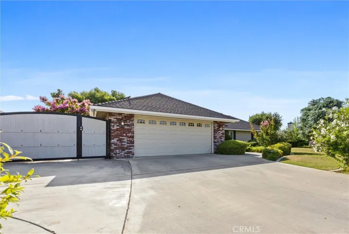 5701 Oakleaf Street, Bakersfield, California 93308