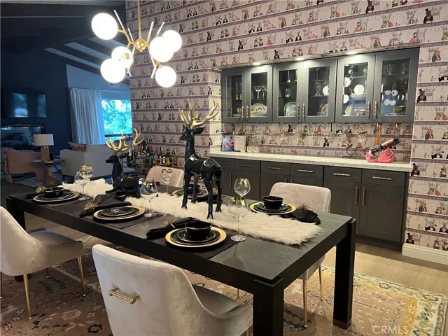 Dining room, bar