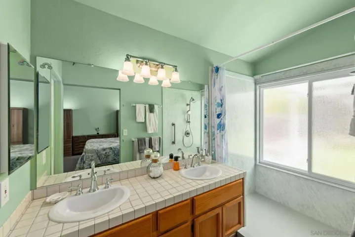 Double sink vanity