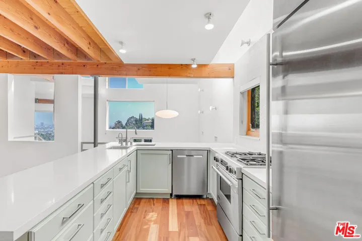 2734 Hollyridge Drive, Los Angeles, California 90068
