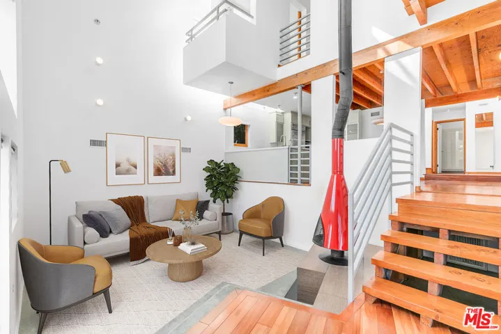 2734 Hollyridge Drive, Los Angeles, California 90068
