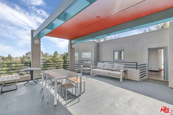 2734 Hollyridge Drive, Los Angeles, California 90068