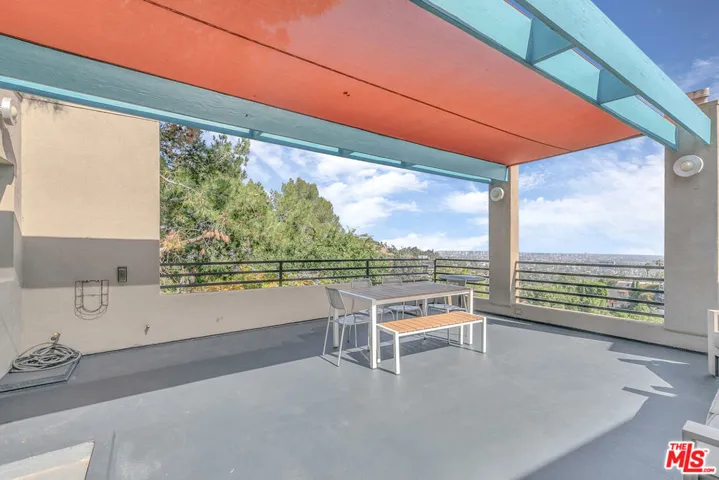 2734 Hollyridge Drive, Los Angeles, California 90068