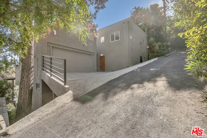 2734 Hollyridge Drive, Los Angeles, California 90068